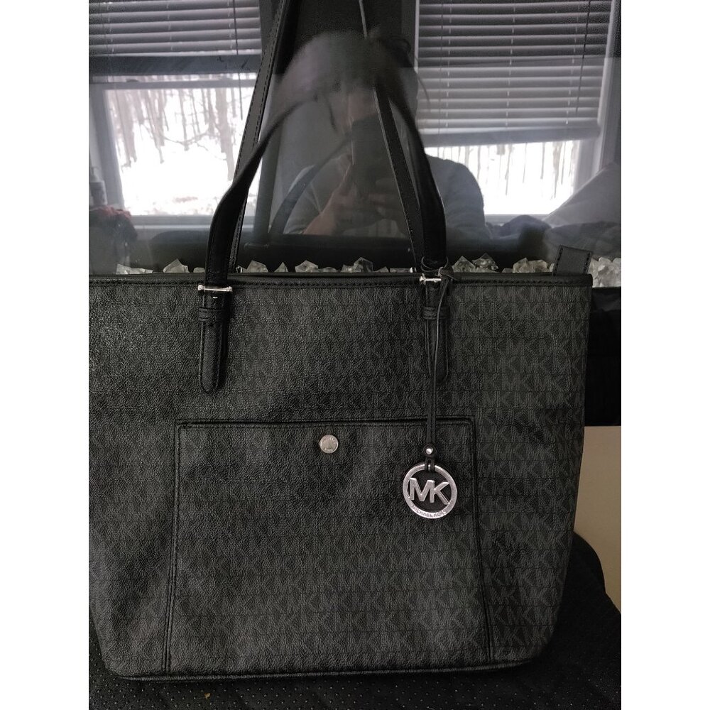 Michael Kors MK Large TZ Snap Pocket Signature Tote Black/Silver